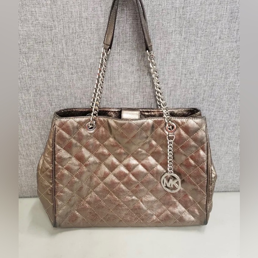 Michael Kors Gold & Silver
Shoulder Bag Dimensions: 13.5x10.5×4